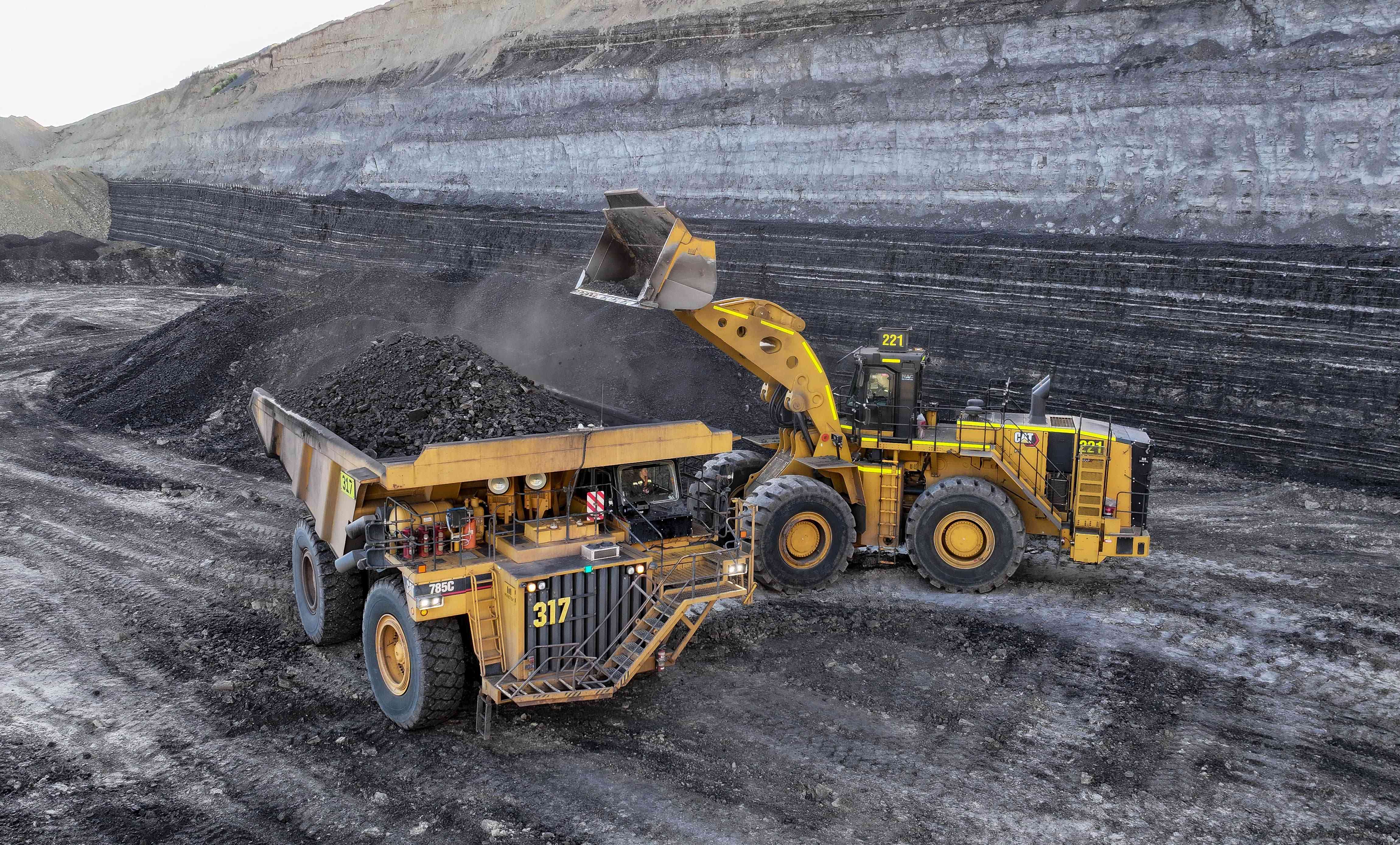 Heaving mining machinery